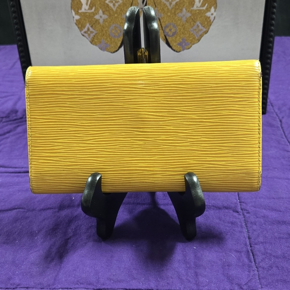 Louis Vuitton Yellow EPI Trifold Portefeuille Tresor International Long Wallet - Picture 2 of 14